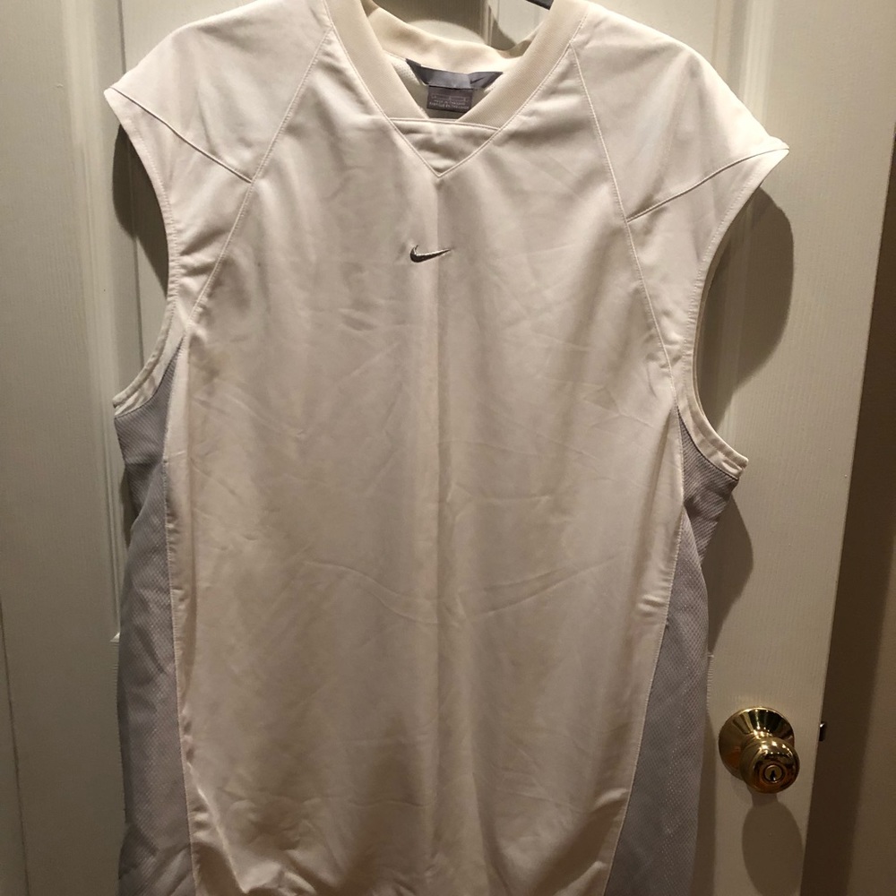 Men’s Nike shirt